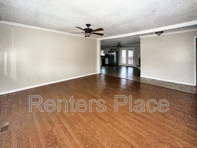 Building Photo - 302 N Wortman Ave