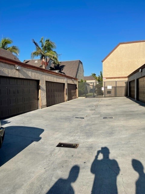 Drive-way to 2-car garage - 13014 Florwood Ave