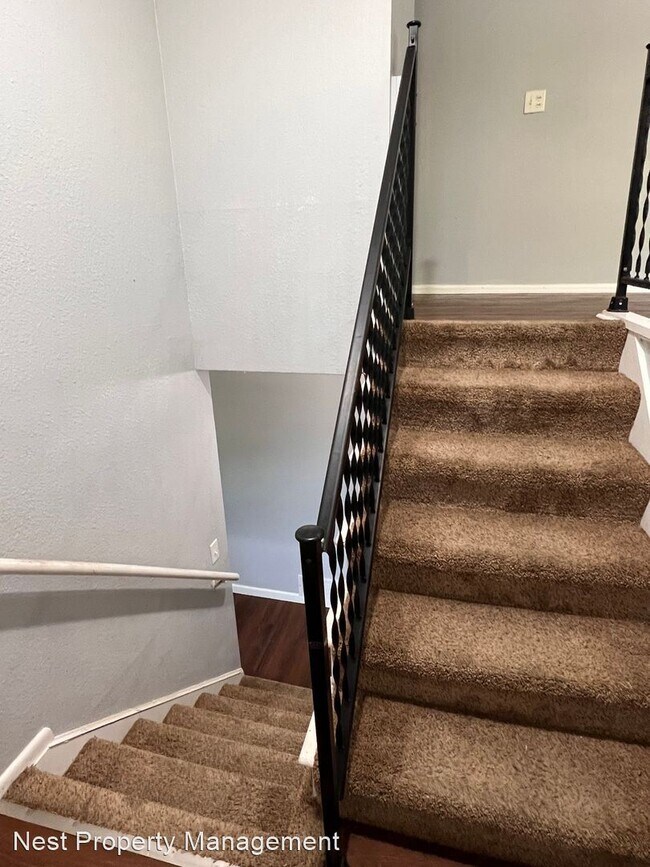 Foto del edificio - 4 br, 2 bath House - 24 Regal Lane