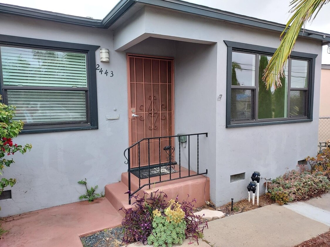 Primary Photo - Cute Cottage in South Park Area with Onsit...
