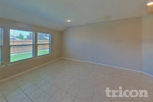 Building Photo - 1002 Meadow Wood Ln