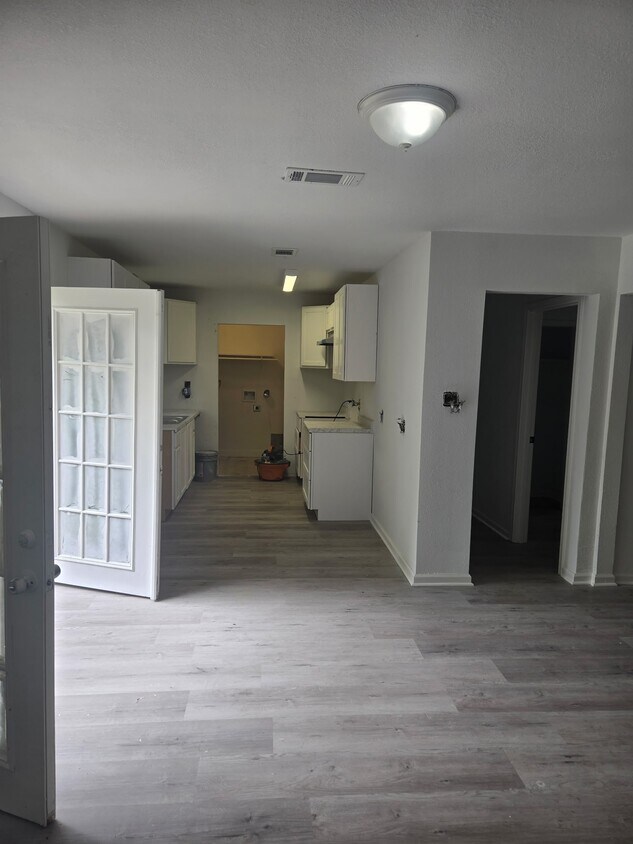 Foto del edificio - 5642 Ricky St