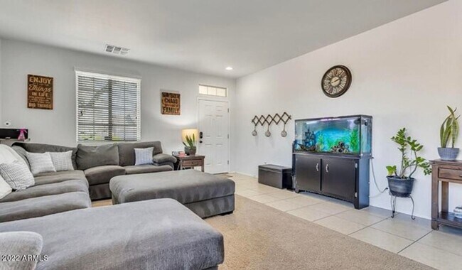 Building Photo - 5 Bedroom, 3 Bath Home in Secluded Neighbo...