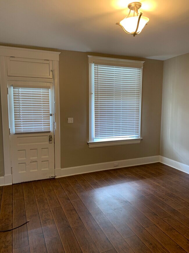 Sala de estar / Dormitorio - 4130 colerain ave