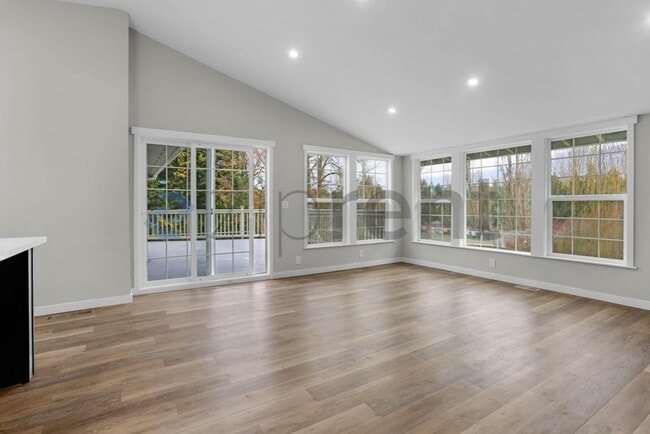 Building Photo - 1020 151st Ave SE