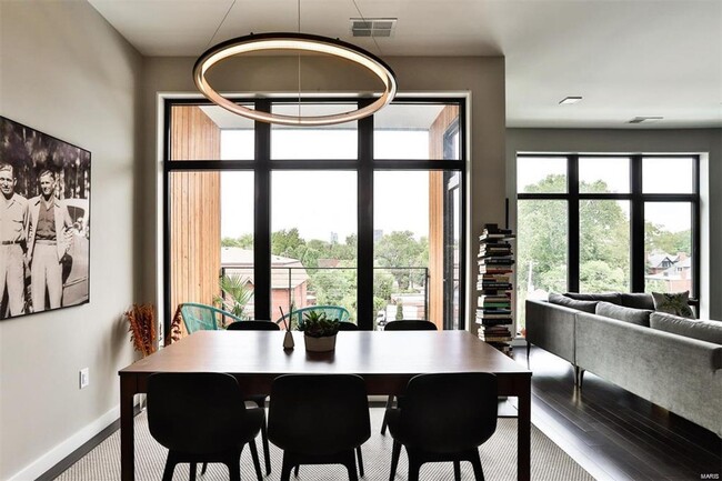 Building Photo - Luxury condo in the CWE