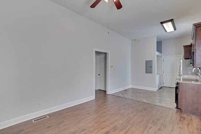 Foto del edificio - 419 E 31st St