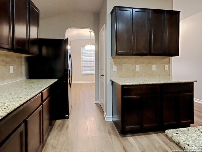 Foto del edificio - 6214 Falsetto Voice