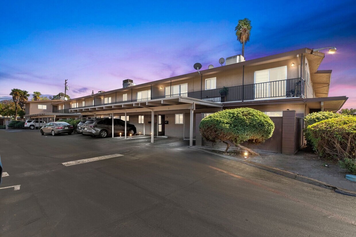 Foto principal - 805 Tully Rd