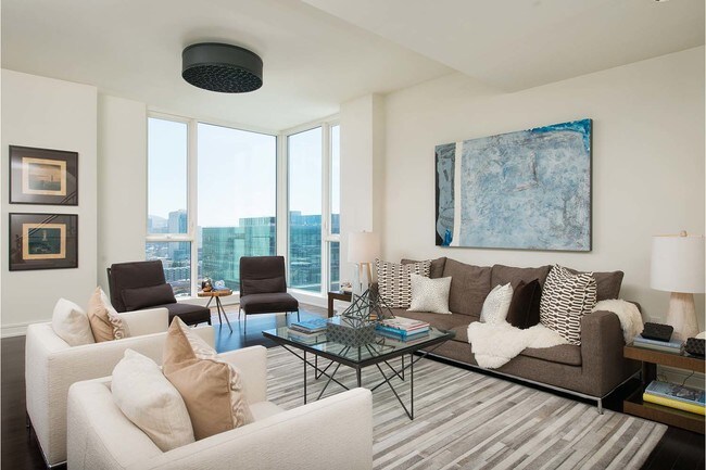 Building Photo - Luxury Tri-Level Penthouse with Terrace