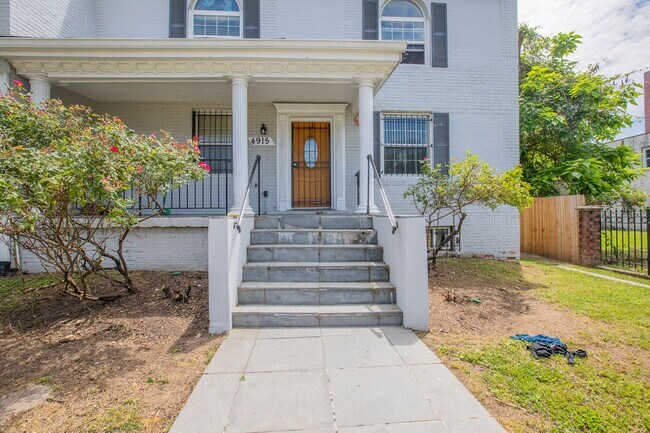 Building Photo - 4915 Nannie Helen Burroughs Ave NE
