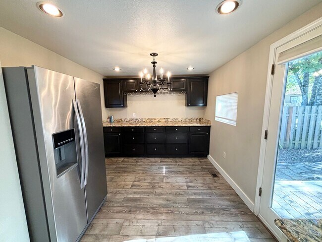 Foto del edificio - Fully renovated Dutch Colonial w/ privacy ...