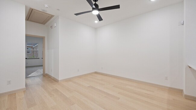 Foto del edificio - 5244 Springlake Pky
