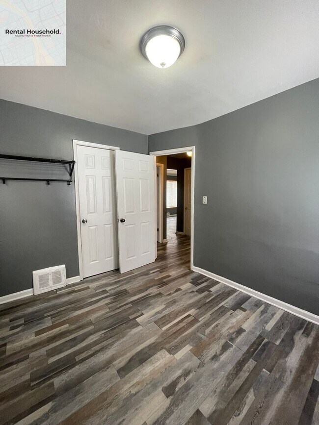 Foto del edificio - Classic Charm Meets Modern Comfort- $1400