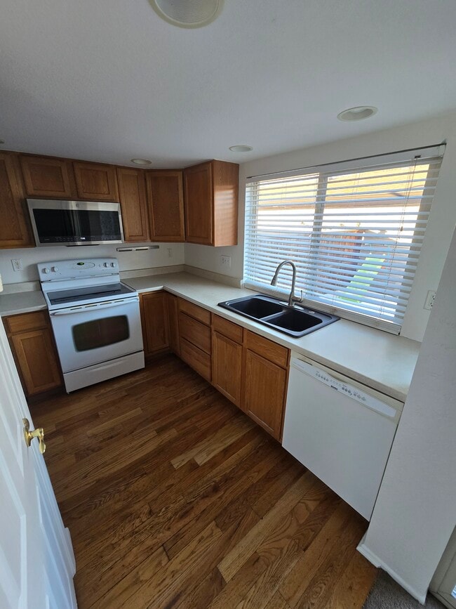 Building Photo - 3770 S Mission Pky