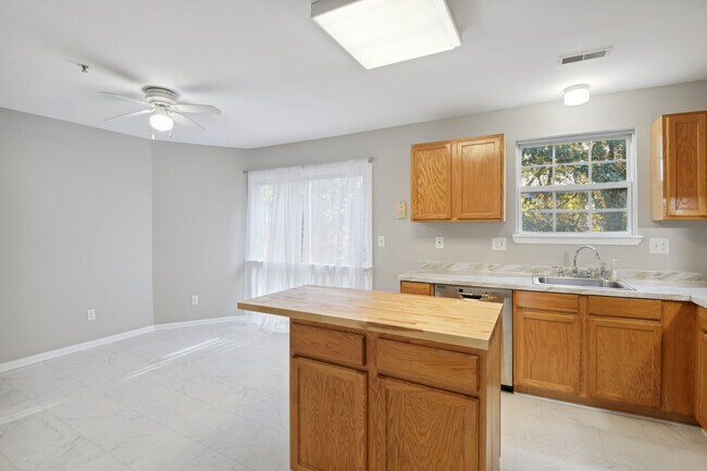 Building Photo - 176 Langdon Farm Cir