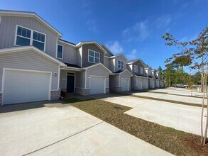 Building Photo - 993 Skylark Rd