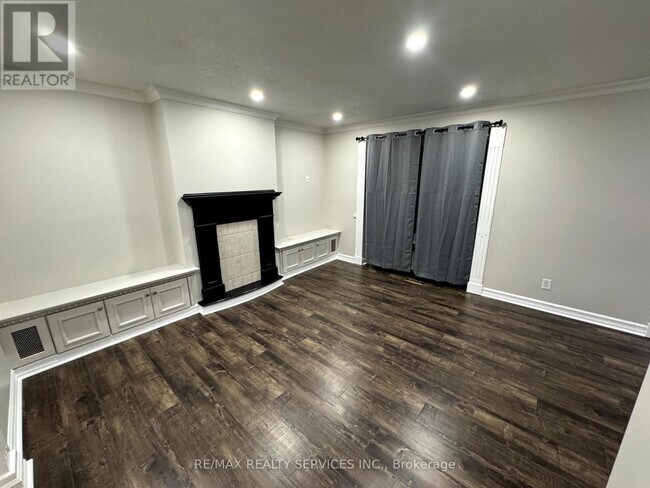 Building Photo - 4 Flavian Crescent