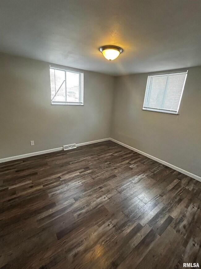 Building Photo - 2611 W Wardcliffe Dr