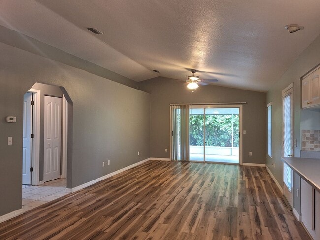 Building Photo - 3BR 2BA plus 2 Car Garage Florida Shores