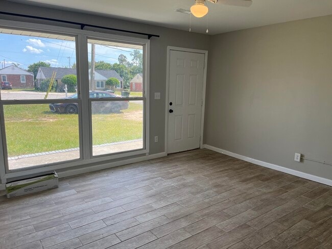 Building Photo - 486 Metz Dr