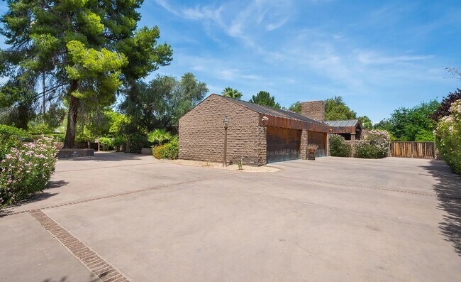 Foto del edificio - 6899 N Central Ave