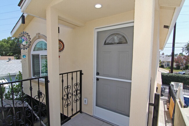 Foto del edificio - 1318 N Hollywood Way