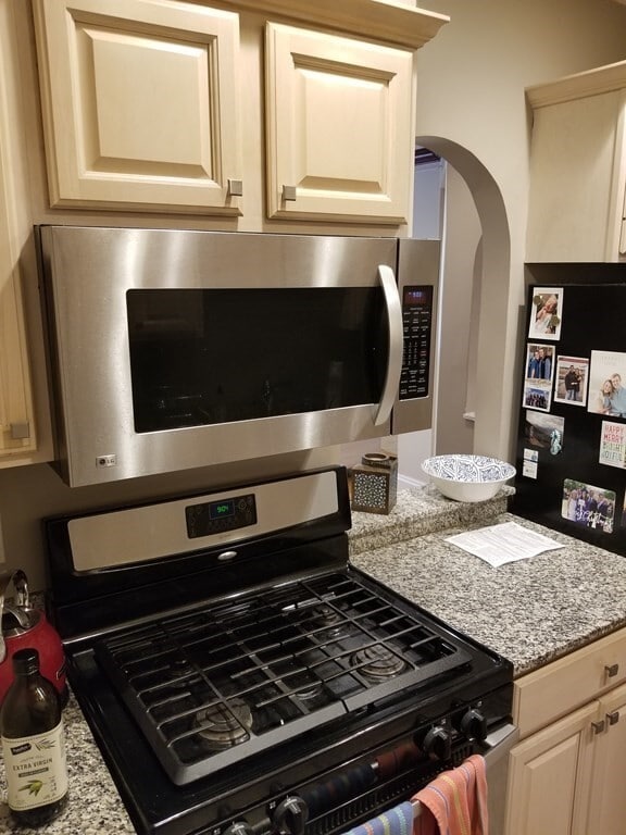 Building Photo - 14 Follen St