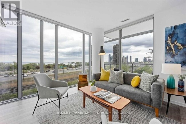 Building Photo - 105 The Queensway