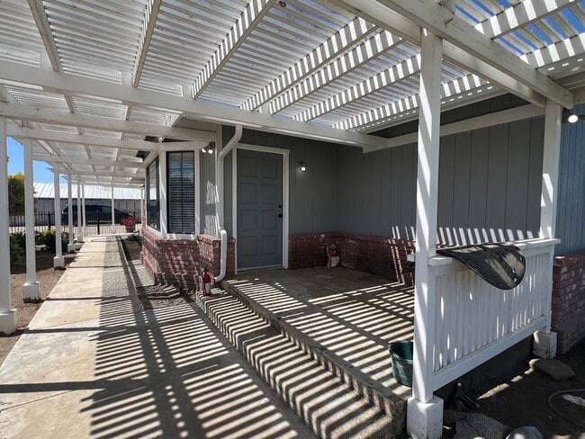Building Photo - Beautiful Country Home For Rent