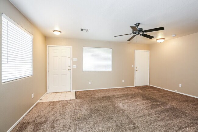 Foto del edificio - 4829 Peaceful Pond Ave