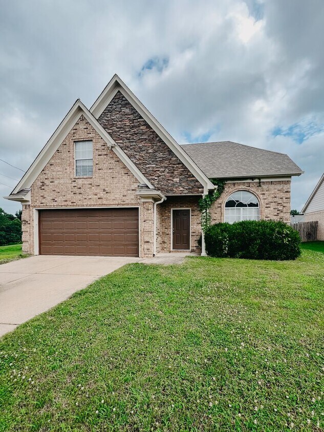 Primary Photo - 4 Bedroom 2.5 Bath Home in Munford near ar...
