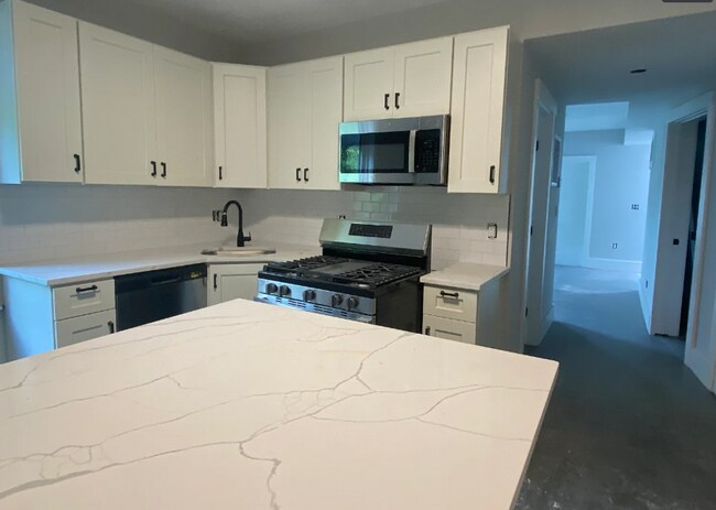 Photo - Newly Renovated 3 Bedroom Apartment Now Av...