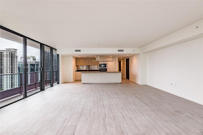 Foto del edificio - 1000 Brickell Bay Dr