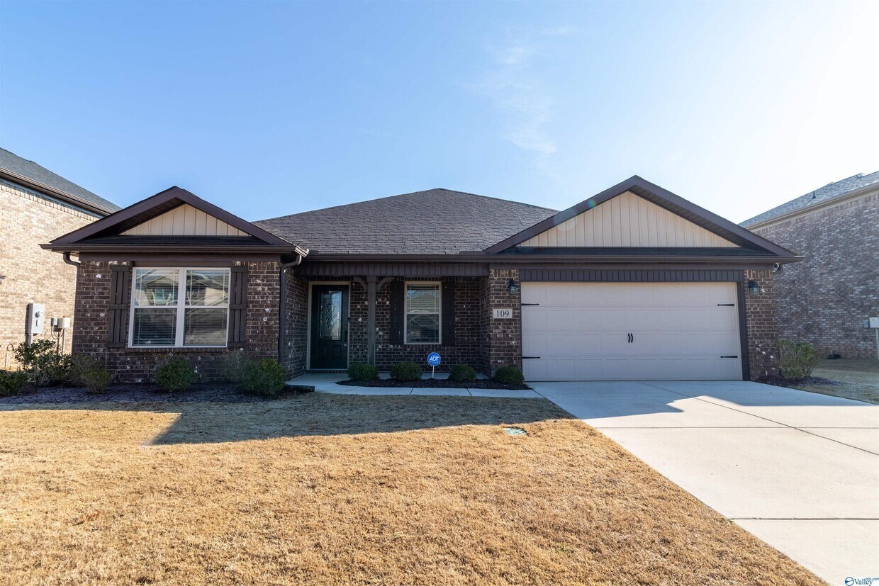 Primary Photo - 109 Beaver Brook Pl