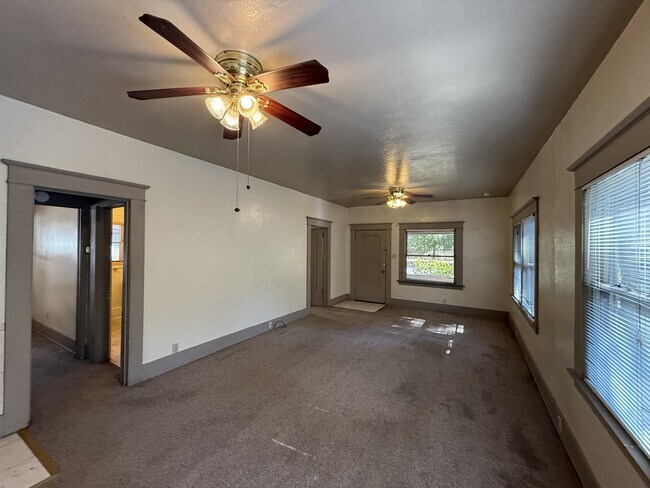 Foto del edificio - 824 Olive St