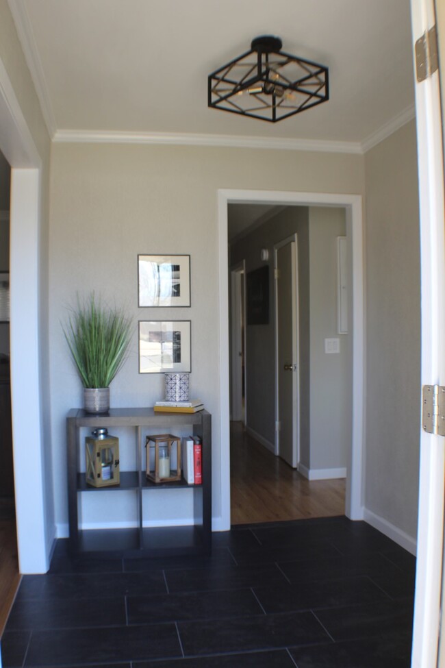 Entry way - 5117 Matador Trl