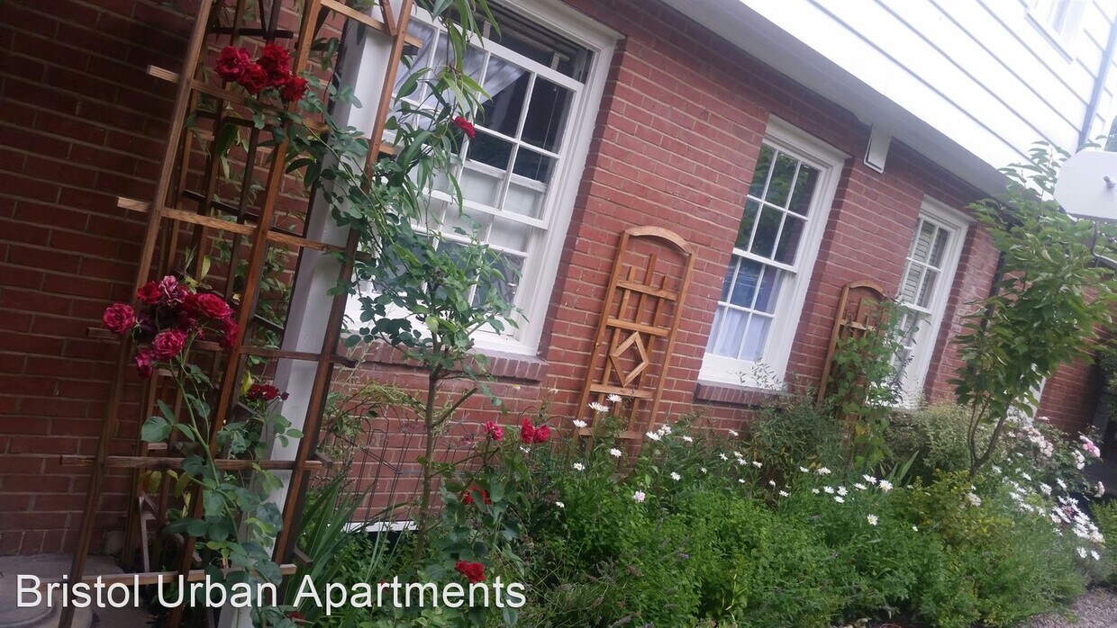 Foto principal - 7900 SW Brentwood St