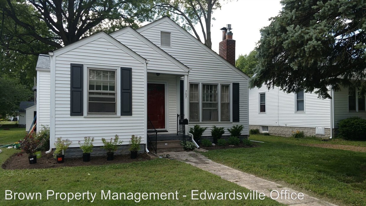 Building Photo - 707 Parkview Dr