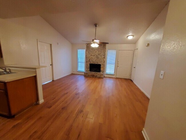 Foto del edificio - 1733 Horseshoe Cir