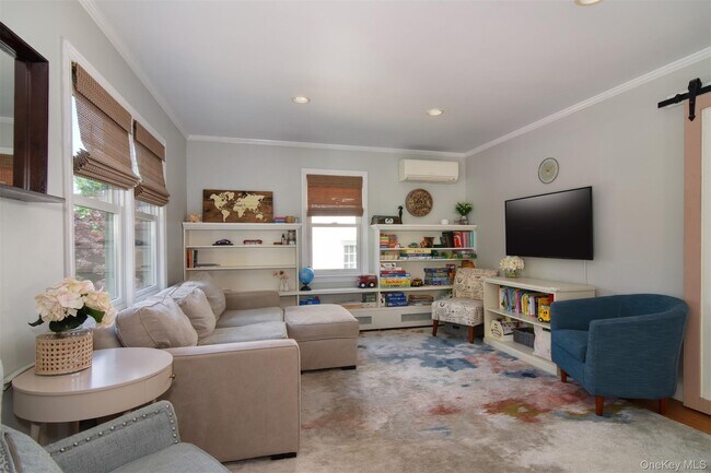 Building Photo - 26 Riverview Ave