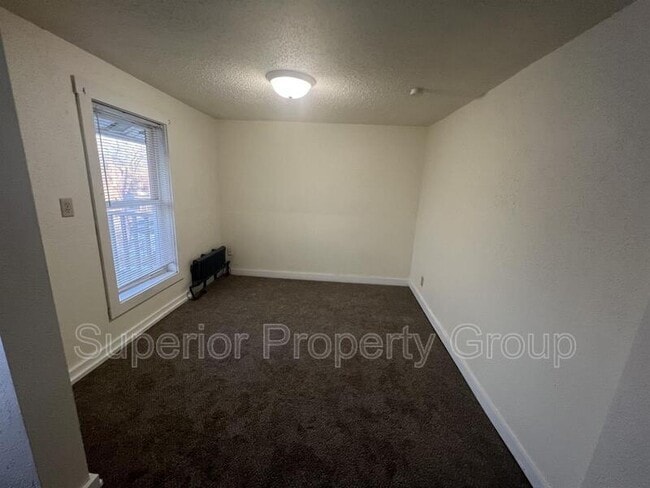 Building Photo - 209 1/2 Cherry St
