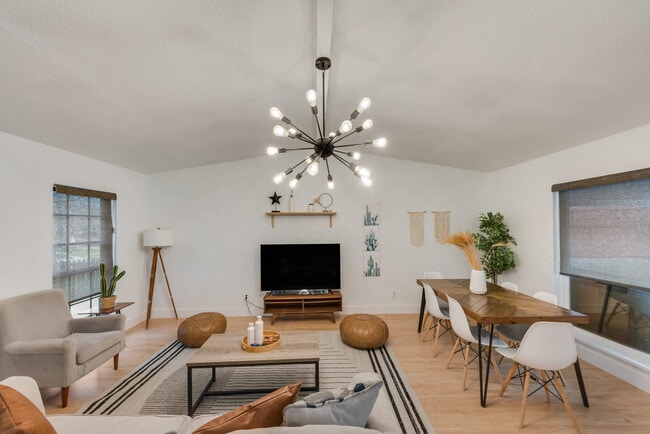 Foto del edificio - 9230 Millwood Dr