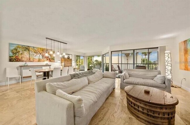 Foto del edificio - 3801 E Bay Dr