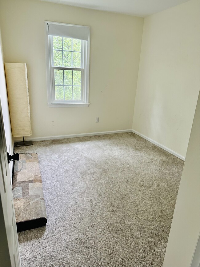 Tenant’s room - 1651 Colonial Way