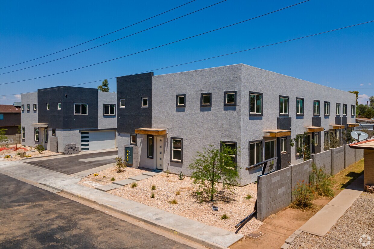 Building Photo - 3010 Yale St
