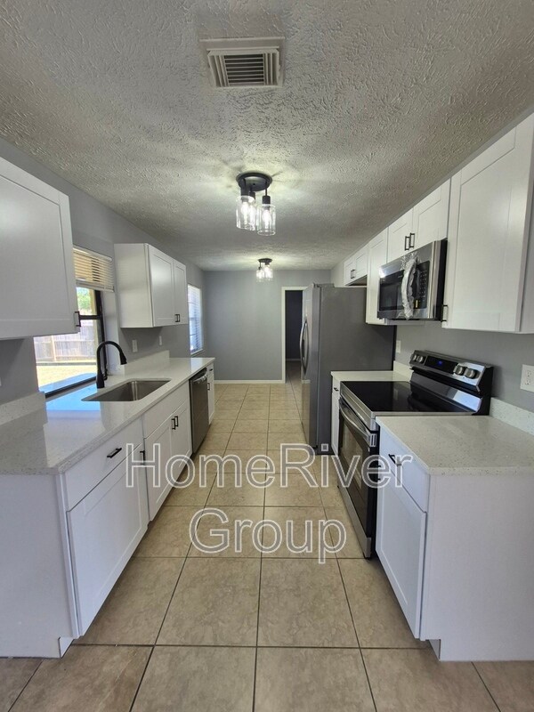 Building Photo - 1449 SE Barker Ln