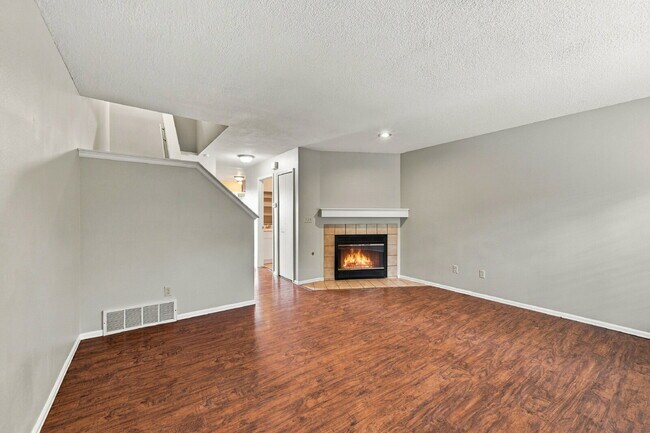 Foto del edificio - 2027 Bristlecone Dr