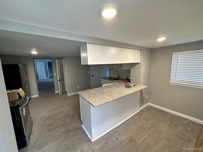 Building Photo - 8873 Floral St