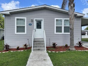 Building Photo - 3150 NE 36th Pl